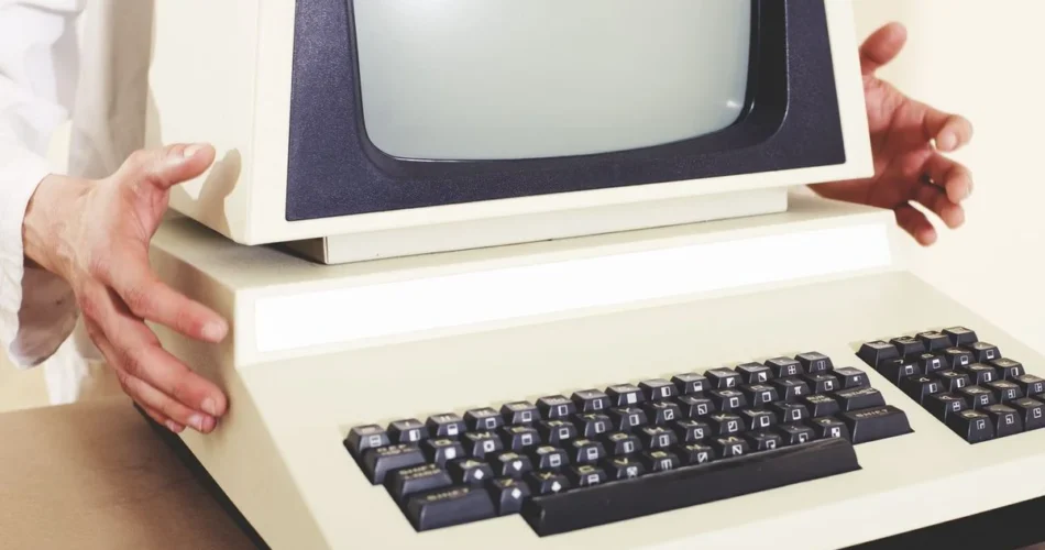 Terminal de computadora antigua como las que se conectaron a las primeras redes